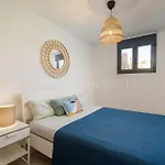 Thia Βίλα *