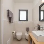 Thia Budoni